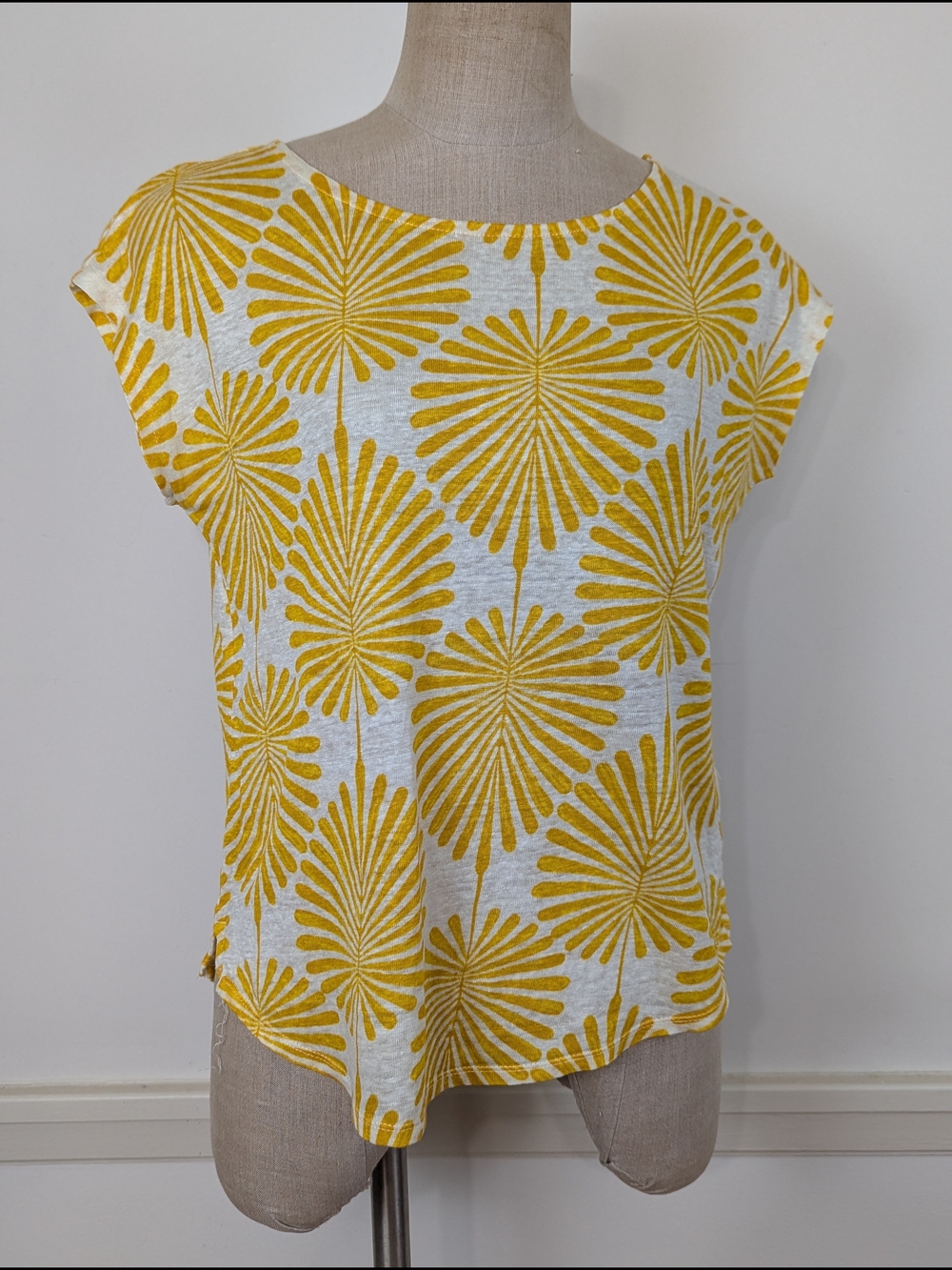 Joie Yellow and White Floral Burst Cap-Sleeve Linen Top